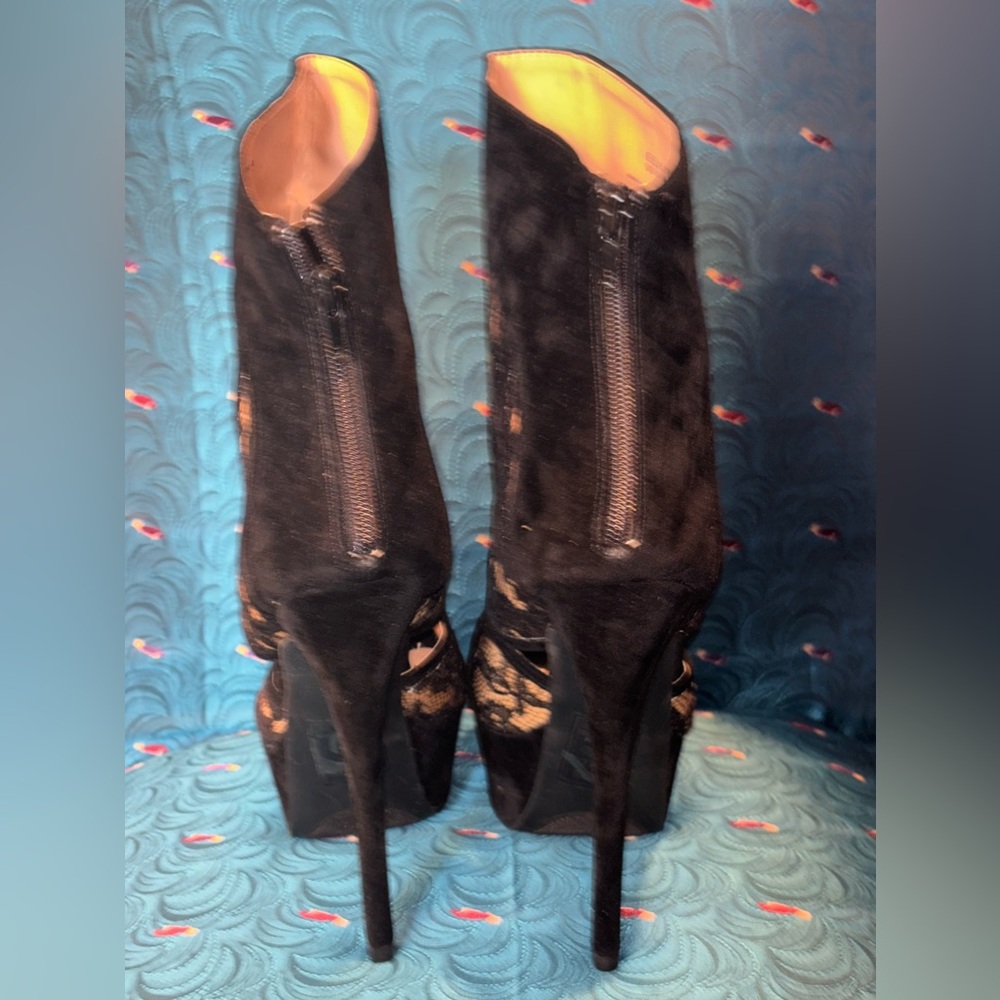MADISON BY SHOEDAZZLE “Elina” Faux Suede Peep-Toe Black Lace Heels NIB - Picture 6 of 11